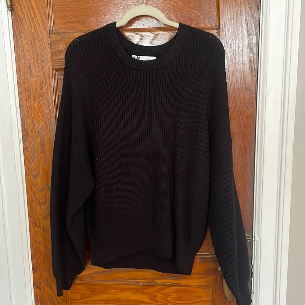 Never worn! Zara black oversized knit sweater. size L